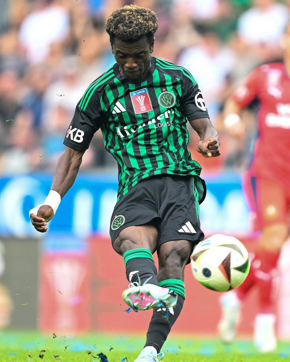 Bright Owusu striking the ball for FC Wacker