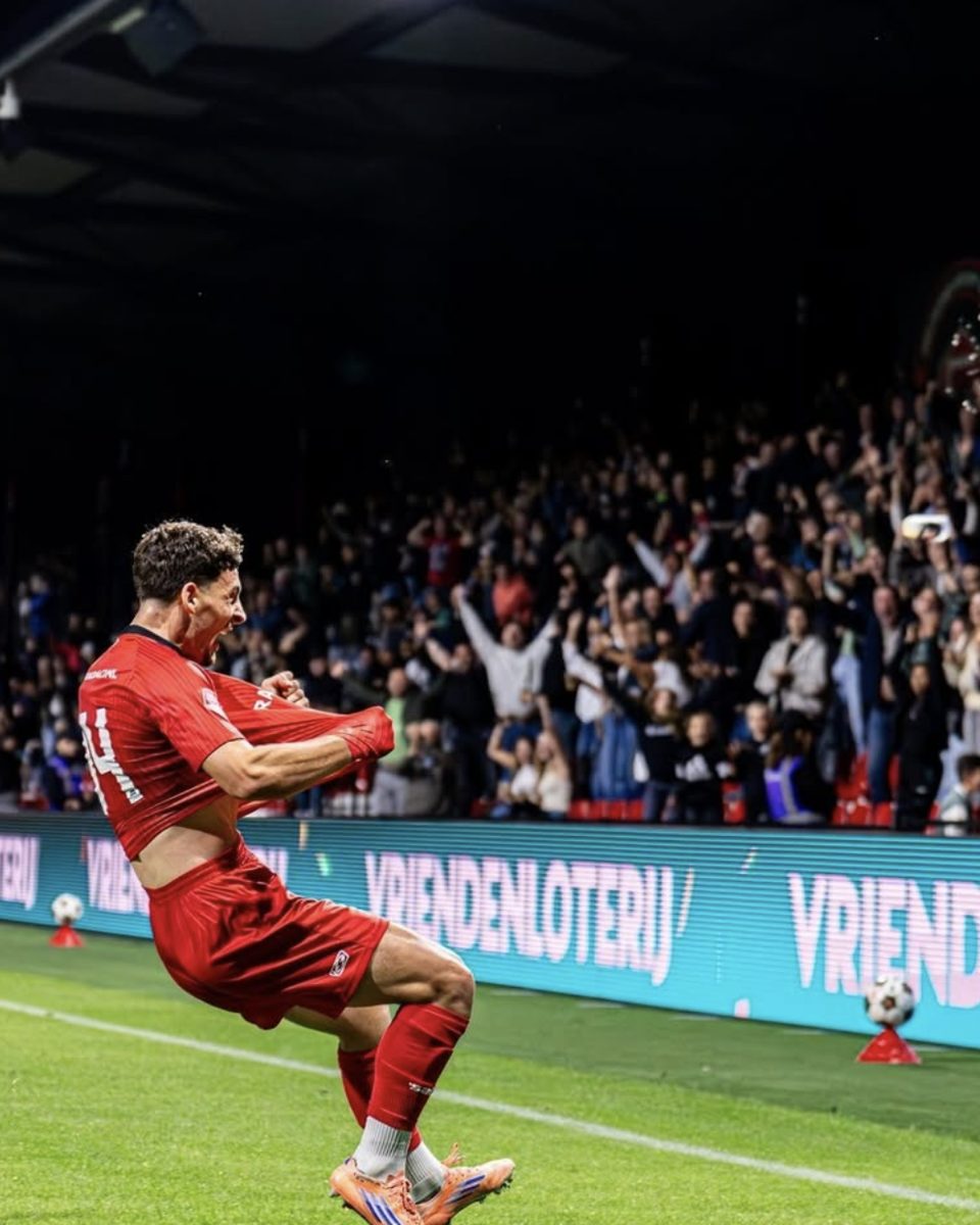 Mauro Lenaerts clearing the ball in front of the home end