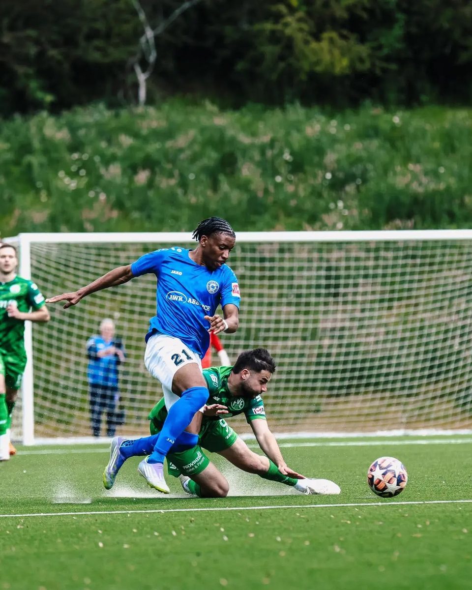 Pascal Nzuzi taking on a defender